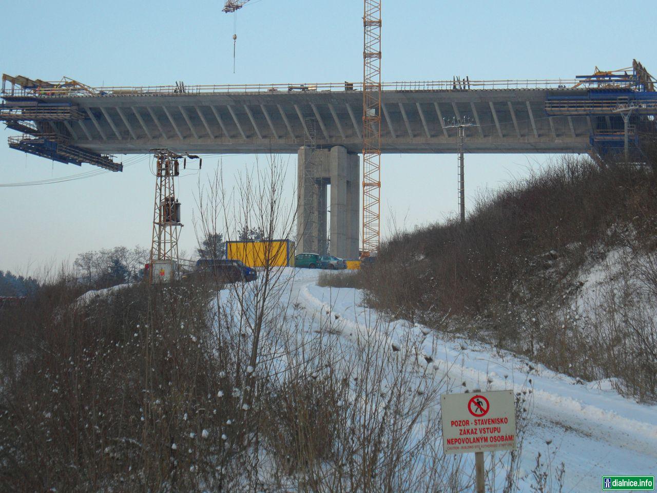 D1_Fričovce-Svinia_most medzi Bertotovcami a Hendrichovcami