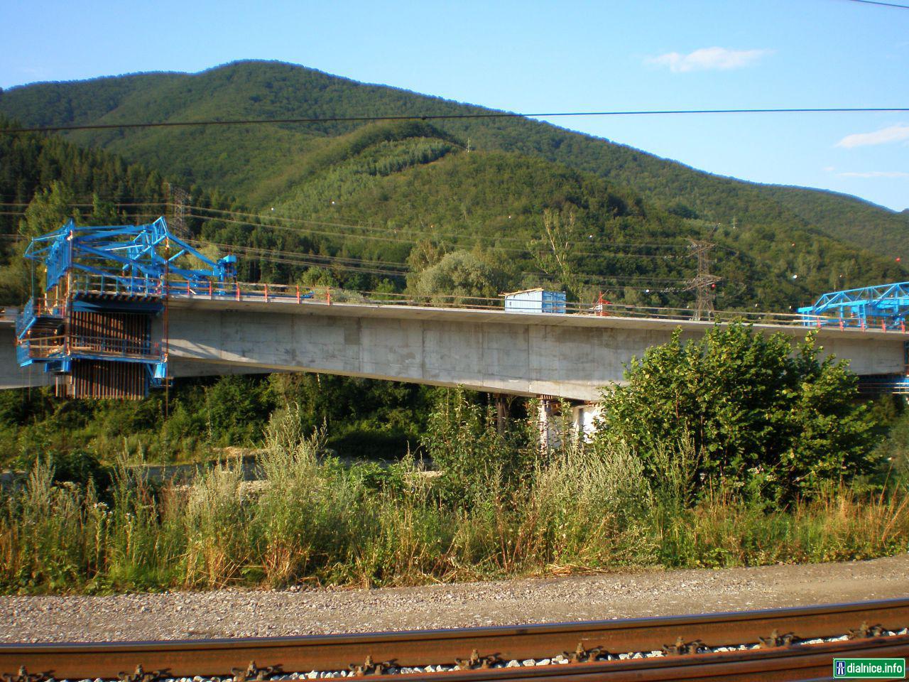 most ponad Váh pri MUK Dubná Skala