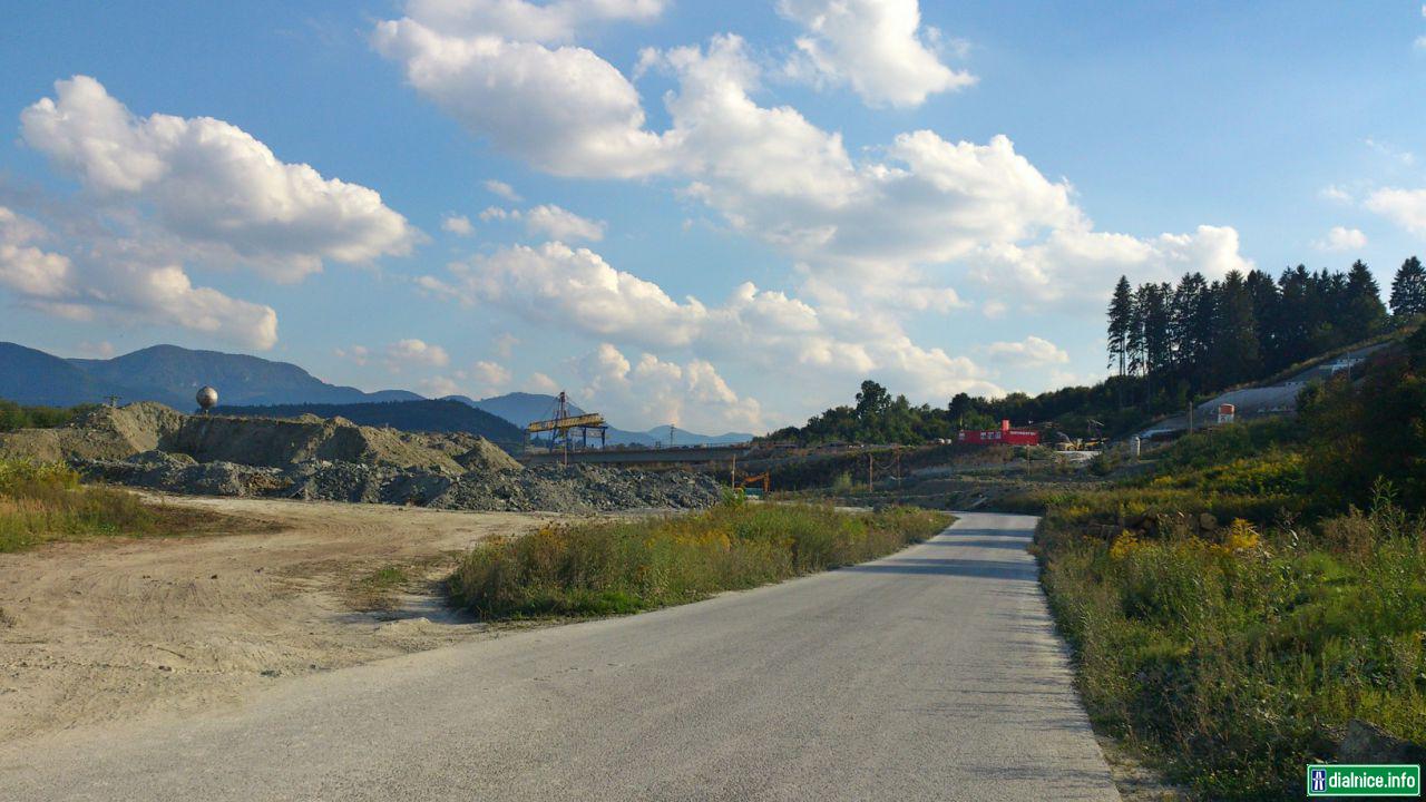 Miesto pred východným portálom tunelu Zilina