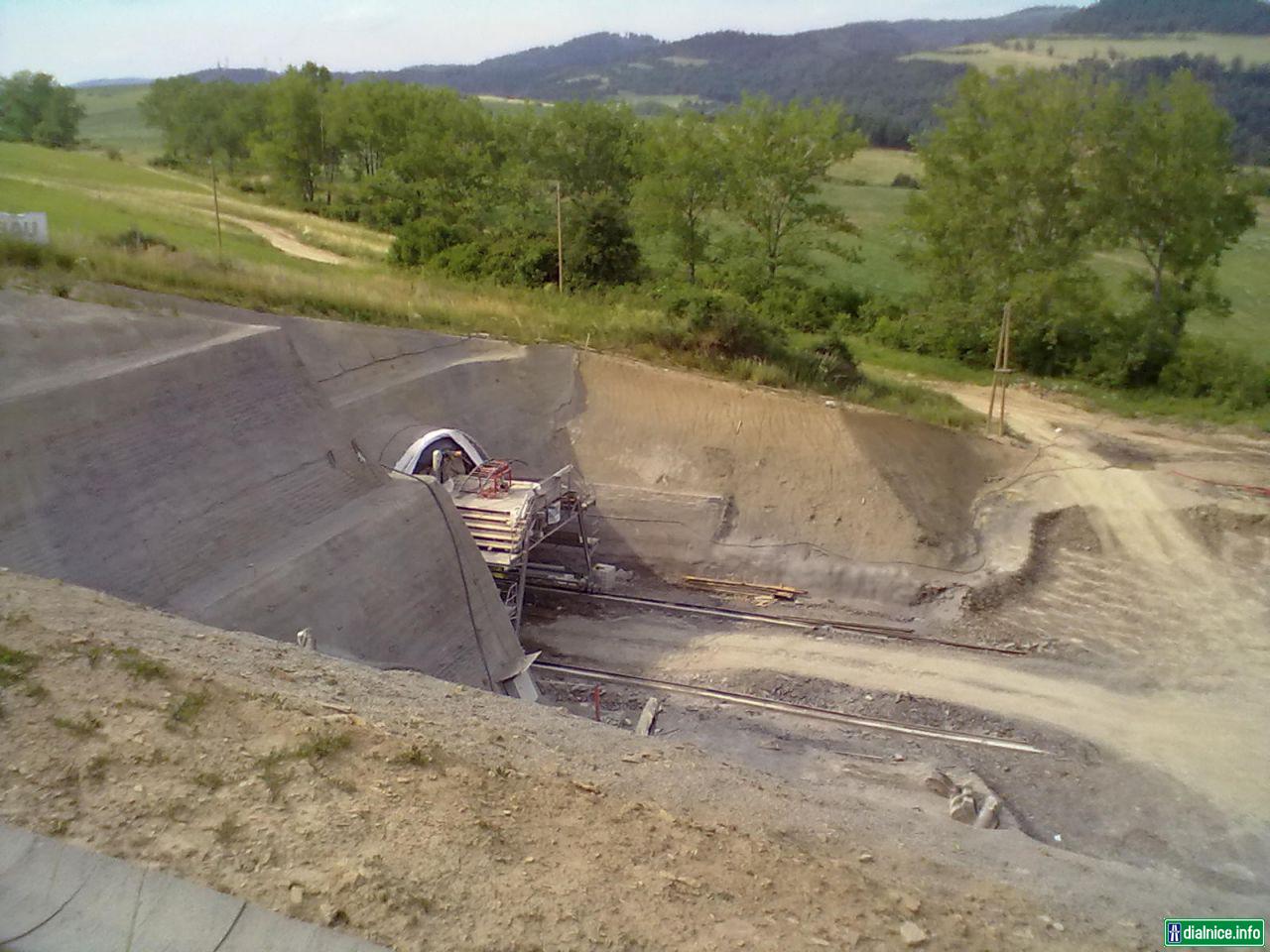 Tunel Šibeník.Východný portál.