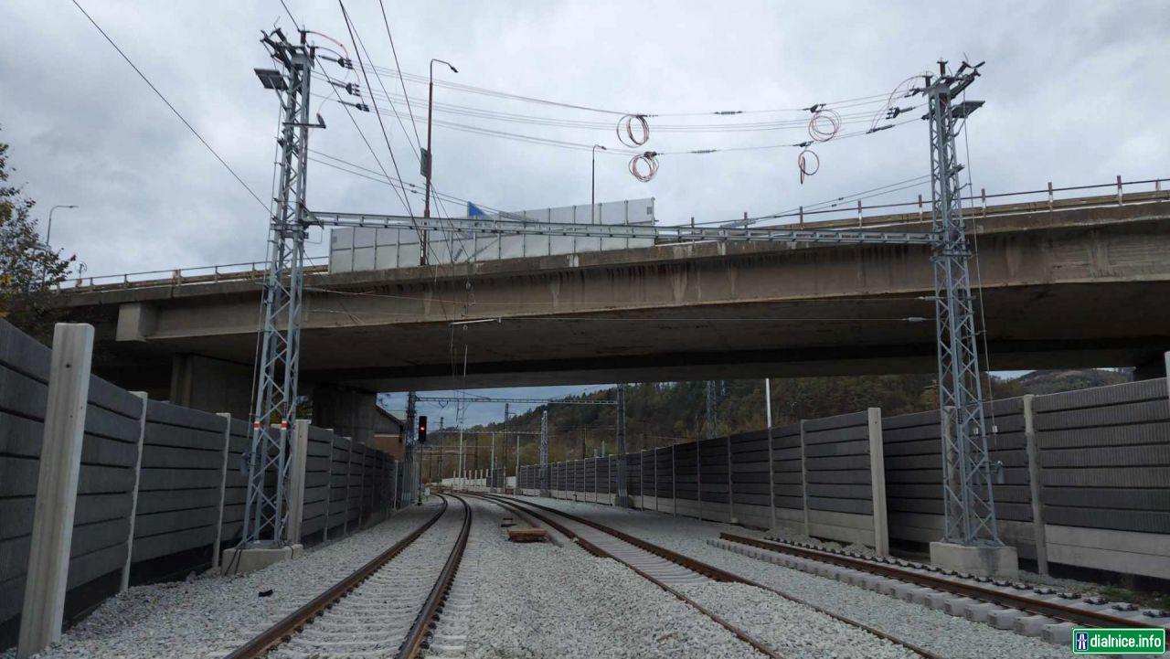 02.11.23 - zatrolejovaná preložka pri depe + návestidlo