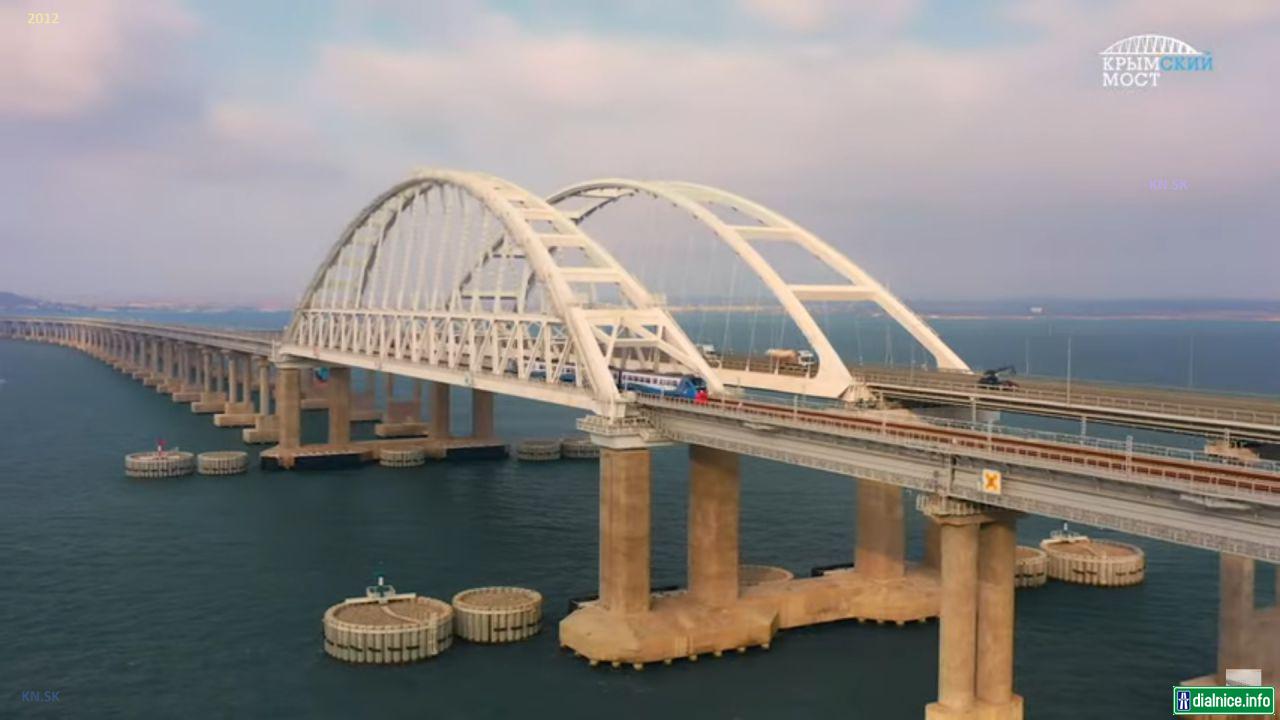Krymský železničný most - piliere za pilótach