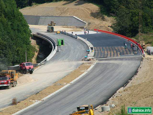 D1 Ladce- Sverepec počas výstavby