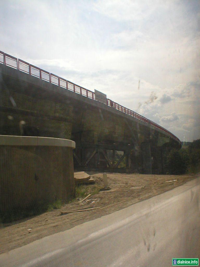 Ladce - Sverepec, Most Pružinka