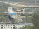 Velký zoom spred estakády: most cez Váh, MUK Centrum, pokračovanie na Vrtižer